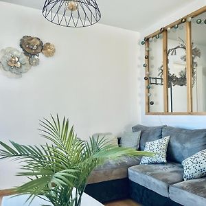 Appartement à 2 Chambres à Coucher