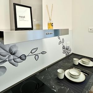 Urban Hub Apartments