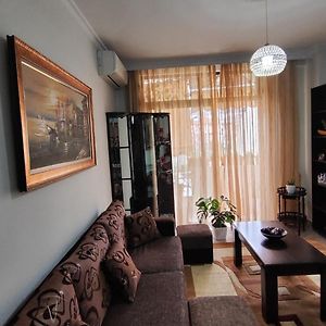 Warm Wooden Escape, Cozy & Elegant Stay