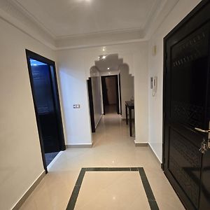 Appartement de Luxe à 2 Chambres à Coucher