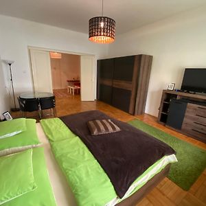 Holiday Apartments & Rooms Next Danube Promenade
