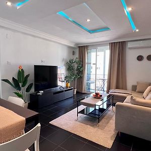 Cool, Modern And Snug 3Br Apartment Peachy Stays