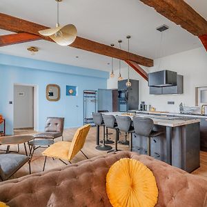 Appartement de Luxe à 2 Chambres à Coucher