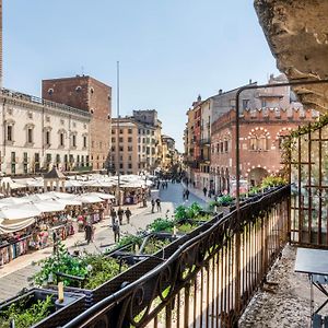 Luxury Apartment On Piazza Erbe