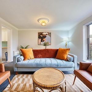 Spacious 5-Bed Riverside Apt With Free Parking