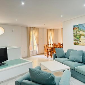 Appartement à 3 Chambres à Coucher