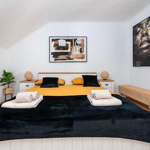 Apartment Ira