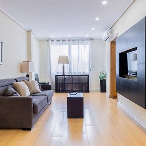 Appartement à 2 Chambres à Coucher