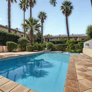 House 95M In A Quiet Area In Saint-Tropez