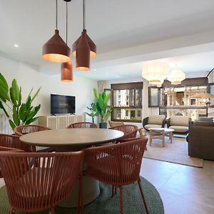 Appartement de Luxe à 2 Chambres à Coucher