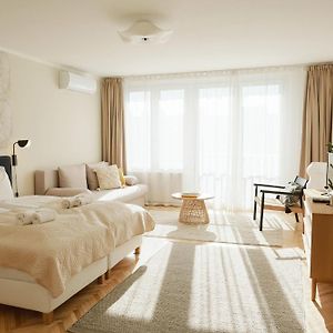 Appartement à 3 Chambres à Coucher aux Étages Supérieurs