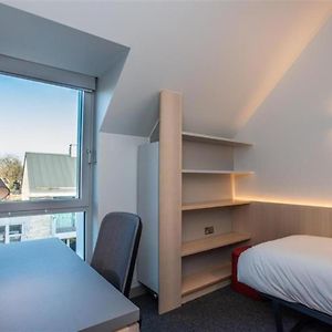 Appartement à 4 Chambres à Coucher