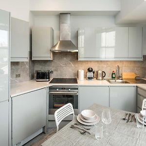 Appartement à 2 Chambres à Coucher
