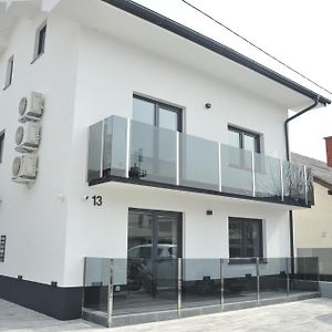 Appartement à 2 Chambres à Coucher