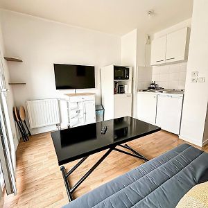 Studio Lit King-Size