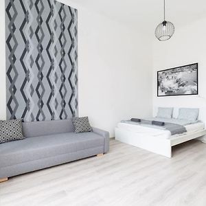 Modern Stay With Desk & Monitor, Tv