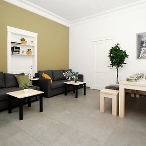 Appartement à 2 Chambres à Coucher