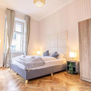 Appartement à 2 Chambres à Coucher