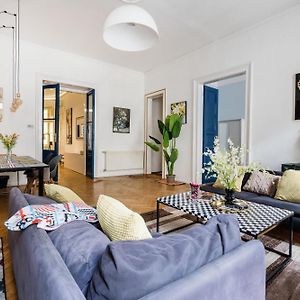 Appartement à 4 Chambres à Coucher