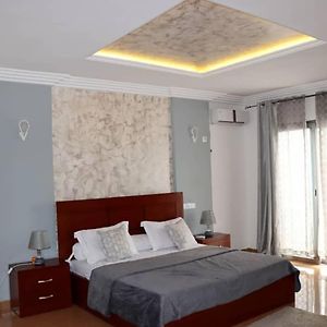 Appartement à 3 Chambres à Coucher