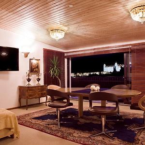 Panoramic Castle Suite With Free Private Parking