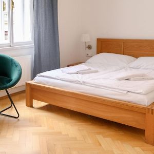 Cosy Central Apartment In Zizkov