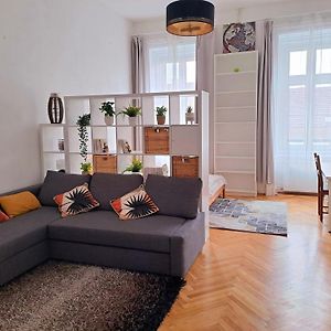Appartement à 2 Chambres à Coucher