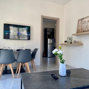 Spacious Apartment Near Akropolis By Kozy Koala