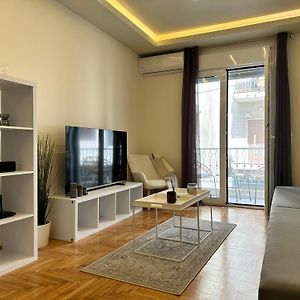 Kypseli Contemporary Comfort For 6