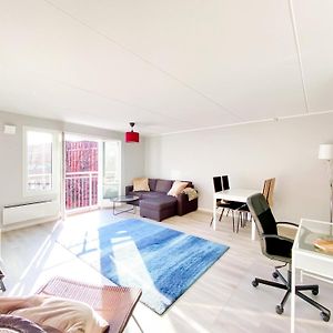 Refurbished And Spacious 1 Bedroom Apartment