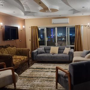 Appartement à 3 Chambres à Coucher