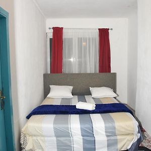 Studio Lit King-Size