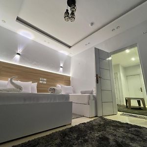 Triple Garden Studios And Apartments