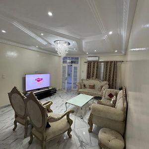 Appartement de Luxe à 2 Chambres à Coucher