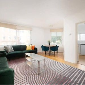 Appartement à 2 Chambres à Coucher