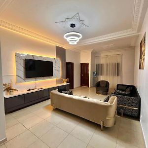 Appartement à 3 Chambres à Coucher