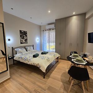 Studio Lit King-Size