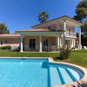Villa à 3 Chambres à Coucher