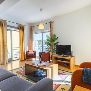 Marina Breeze Apartment With Pool - 900M From The Beach