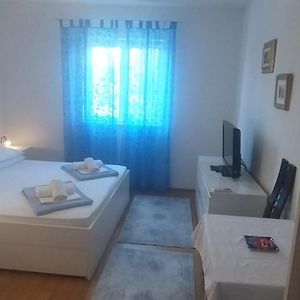 Studio Lit King-Size