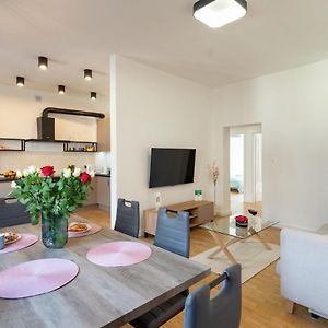 Appartement à 2 Chambres à Coucher