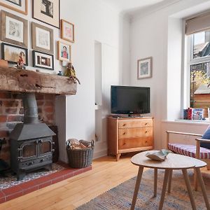 Cozy With Character Vibrant Cottage Style Flat At Leith Links Park