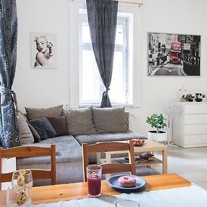 Dora Apartment Near Buda Castle With Parking!