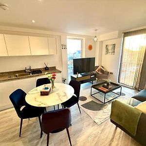 Relaxing 1-Bed Flat In Salford With Street Parking