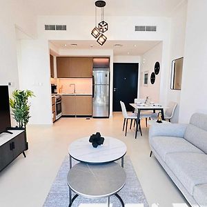 Oyo 1350 Home Premium 1-Bed Apt Burj Crown