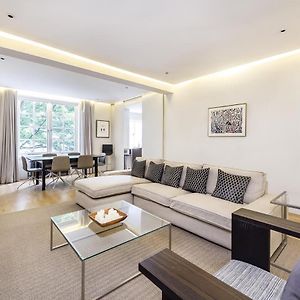 2 Bed, 2 Bath In Mayfair, Garden View