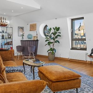 160M2 Penthouse In The City Centre With A Balcony And The City View
