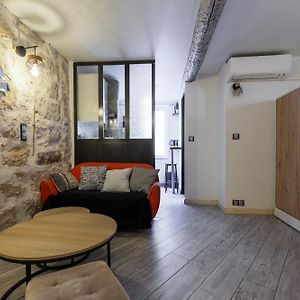 Studio Lit King-Size