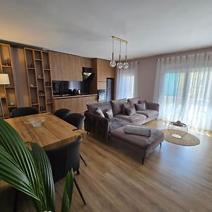 Appartement de Luxe à 2 Chambres à Coucher