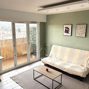Studio Lit King-Size